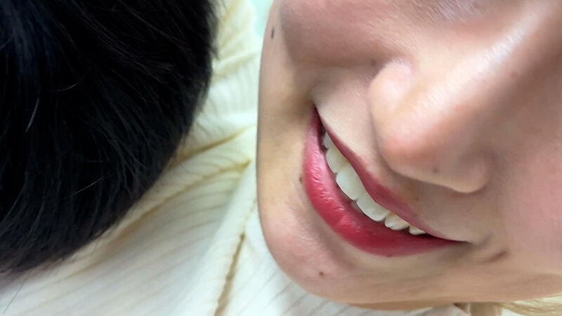 「【素人ナンパ】美容部員お姉さんがM男のお願いに応じてワキ舐め許可する衝撃映像」のサンプル画像7枚目