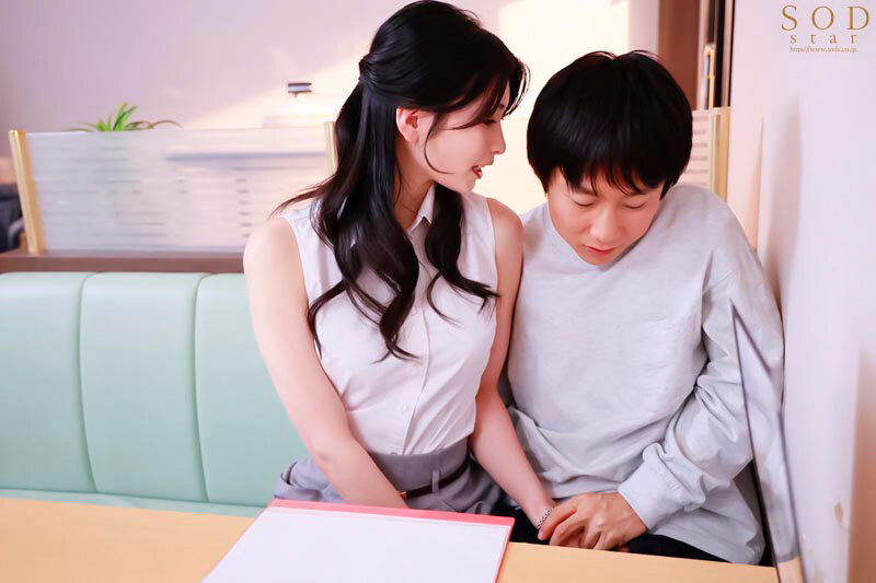 「本庄鈴のスレンダー美脚で彼氏を寝取り！不動産レディが中出しNTRする濃厚プレイ」のサンプル画像11枚目