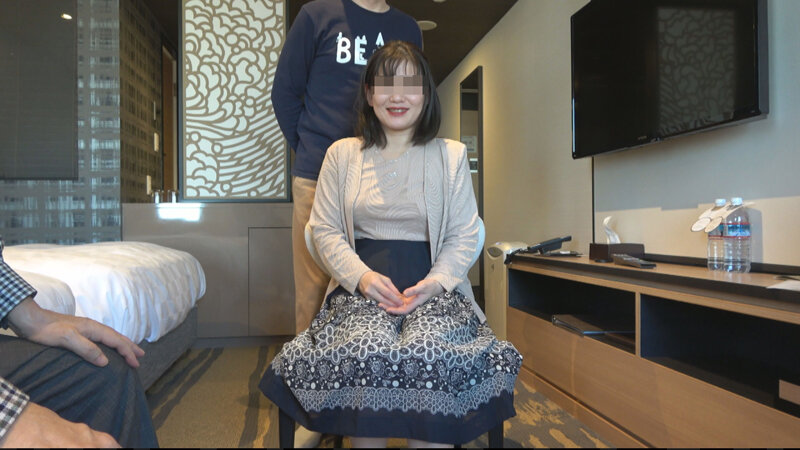 「【人妻熟女】ドM妻が夫公認で寝取られ潮吹き絶頂！インポ夫婦の投稿映像【NTR・SM】」のサンプル画像2枚目