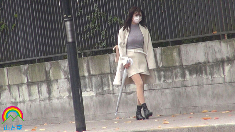 「【素人女子大生】巨乳美女を盗撮・追跡して3P調教する過激映像【のぞき】」のサンプル画像3枚目