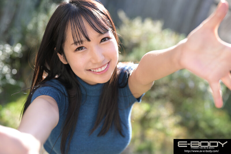 「星乃夏月 Gカップ巨乳美少女が3P・4Pに挑戦！パイズリも披露する18歳デビュー作」のサムネイル