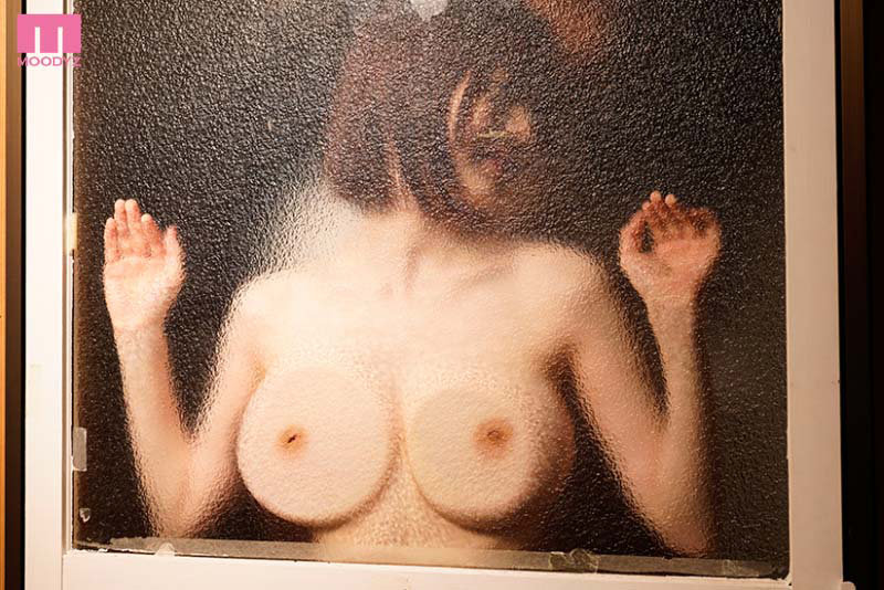 「水卜さくら 競泳水着姿の巨乳先輩が3P・4Pでパイズリご奉仕!スクール水着プレイ」のサンプル画像5枚目