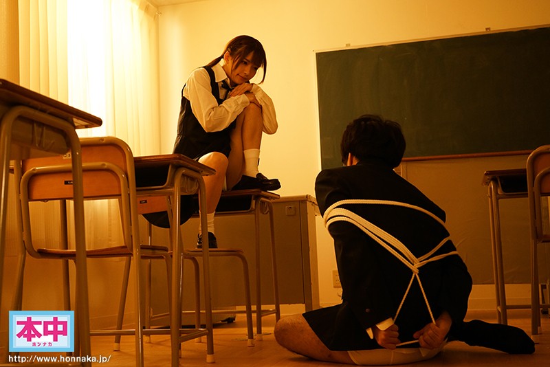 「麻里梨夏・富田優衣が制服痴女プレイで中出し3P!支配される青春SEX体験」のサムネイル