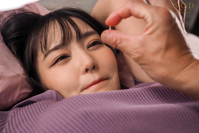 「恋渕ももなの3P・4Pで巨乳が激しく揺れる！爆乳好き必見の悶絶プレイ動画」のサンプル画像3枚目