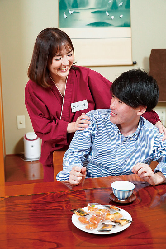 「【童貞×熟女】温泉宿で出会った美人おばさんに筆おろし中出しさせてもらった初体験」のサンプル画像5枚目