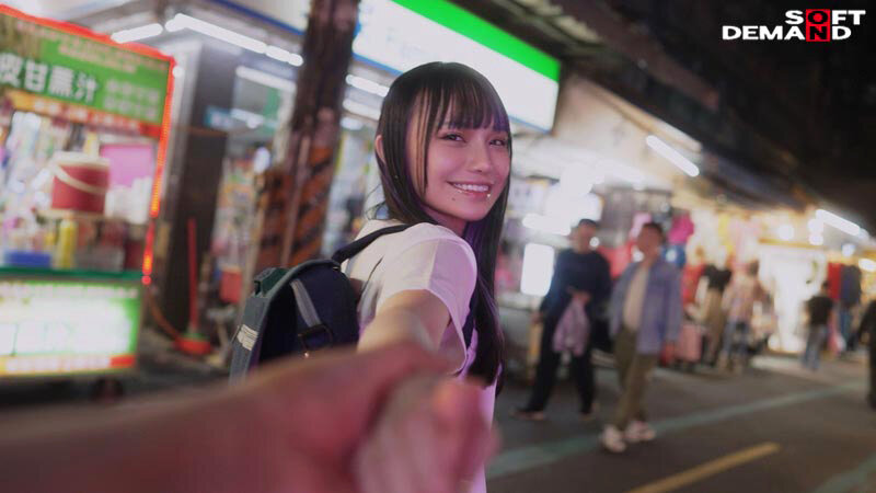 「齋齋いつき 美少女チャイナドレス女子校生が主観で超密着！台湾美女との甘い交流4シチュエーション」のサンプル画像2枚目