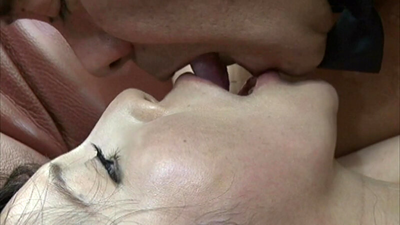 「【熟女・人妻面接】お姉さん13人がクンニ＆フェラで本気汁！心まで裸になる3時間特集」のサンプル画像7枚目