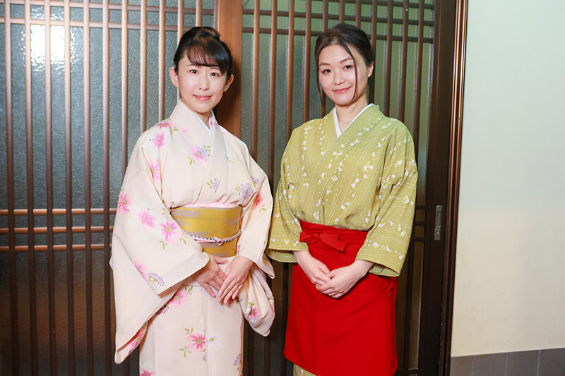 「海埜ほたる・雪奈真冬が巨乳熟女の美人女将に！温泉旅館で男性客を夜這いする禁断プレイ」のサンプル画像11枚目